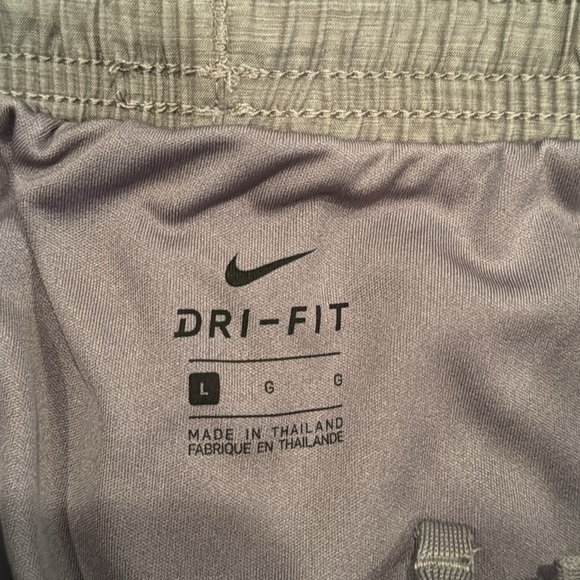 NWT Nike Girl’s Grey Dry Fit Shorts Size Large - Picture 6 of 8